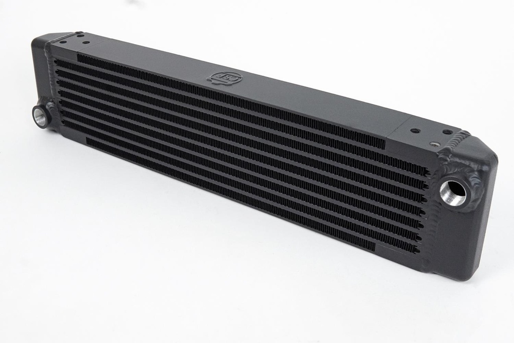 CSF Radiators 8202: Universal Single-Pass Oil Cooler / RSR Porsche / M22 x 1.5 / 22L x 4.75H x 2.16W
